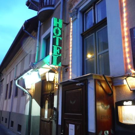 Illés Hotel Szeged Exterior foto