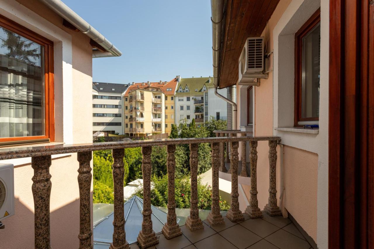 Illés Hotel Szeged Exterior foto