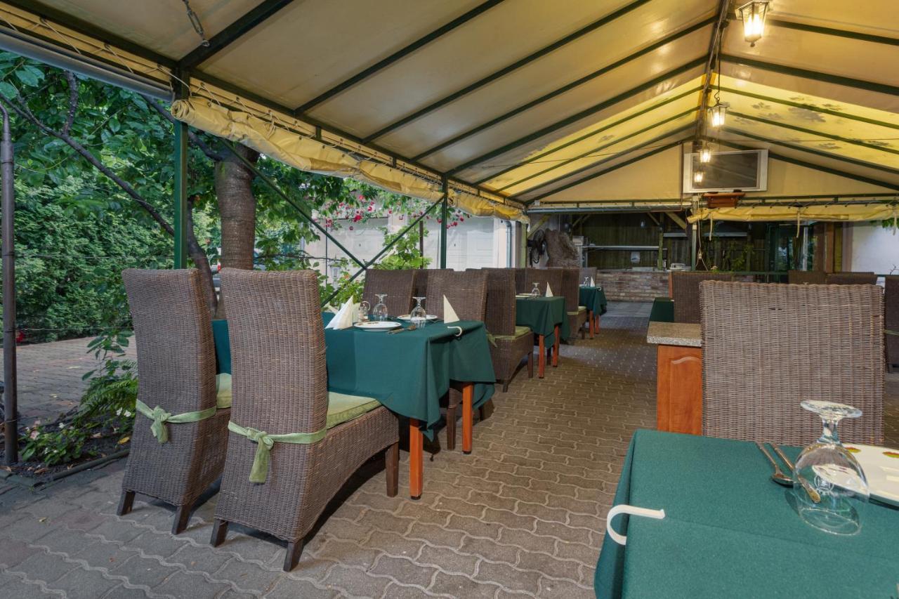 Illés Hotel Szeged Exterior foto