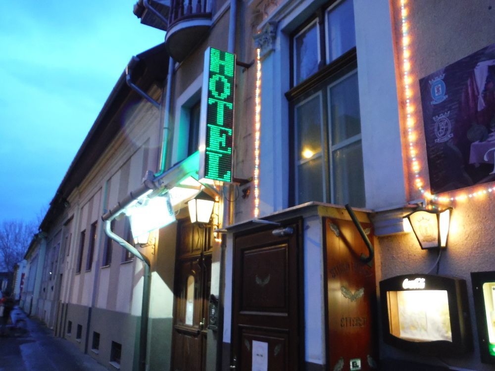 Illés Hotel Szeged Exterior foto